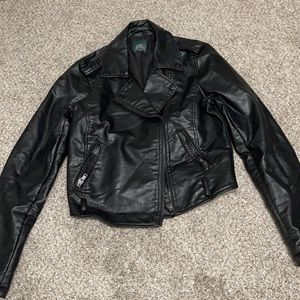 Cute black leather jacket🖤